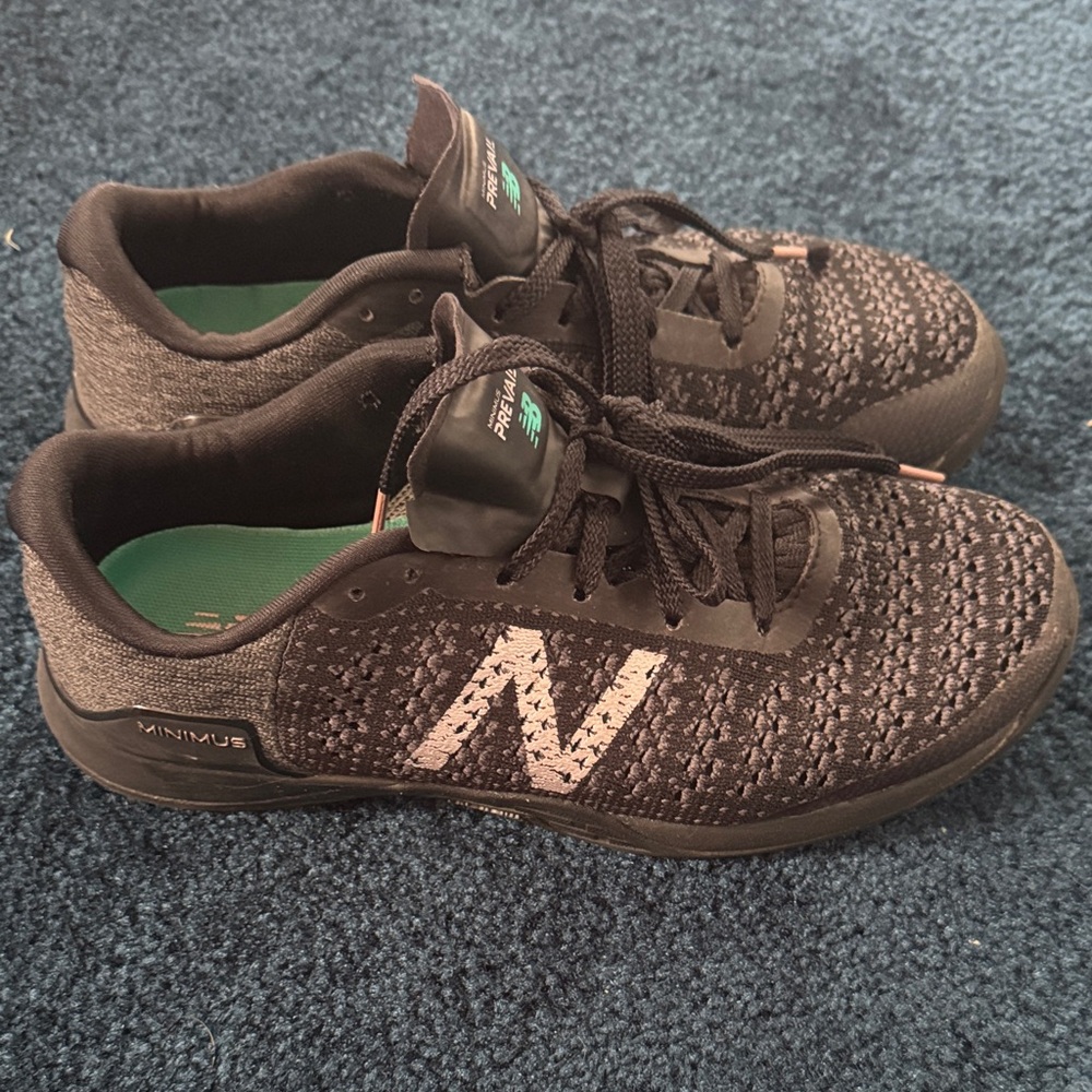 New Balance women’s Black and White Sneakers